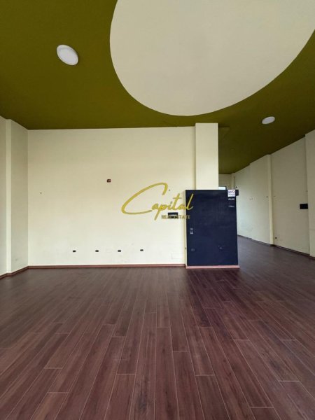 Tirane, jepet me qera dyqan Kati 0, 75 m² 800 € (QYTET STUDENTI)