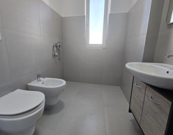 Tirane, shitet apartament 2+1 , 130 m² 250.000 € 