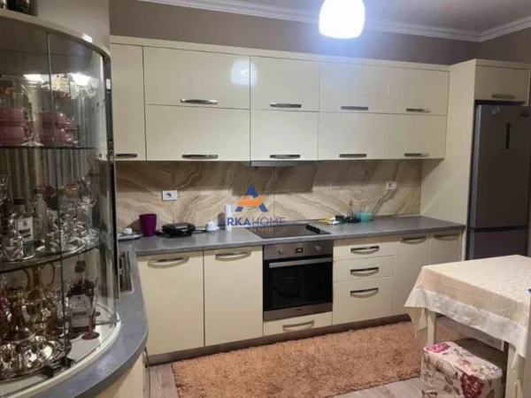 Tirane, shitet apartament 2+1+Ballkon Kati 1, 106 m² 200.000 € 
