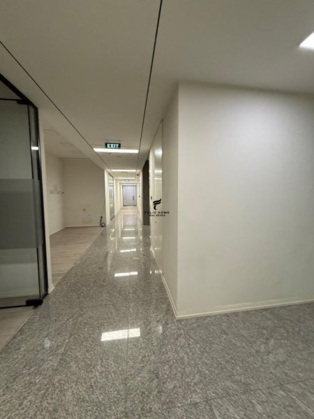 Tirane, jepet me qera zyre Kati 3, 1.000 m² 17.000 € (RRUGA E KAVAJES)