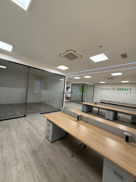 Tirane, jepet me qera zyre Kati 3, 1.000 m² 17.000 € (RRUGA E KAVAJES)