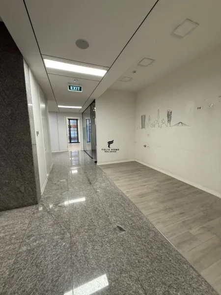 Tirane, jepet me qera zyre Kati 3, 1.000 m² 17.000 € (RRUGA E KAVAJES)