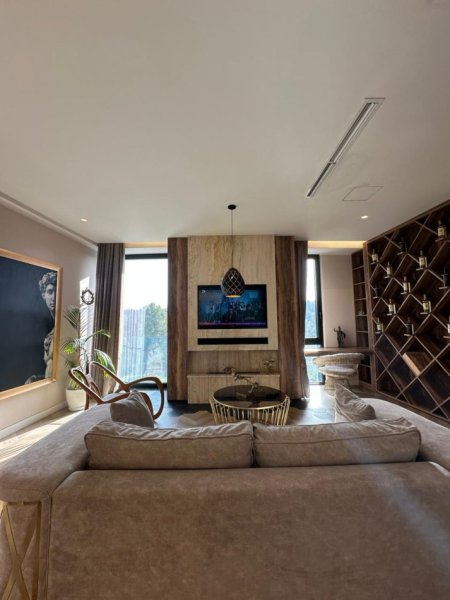 Tirane, jepet me qera apartament 1+1 , 90 m² 1.300 € (Rruga e Elbasanit)