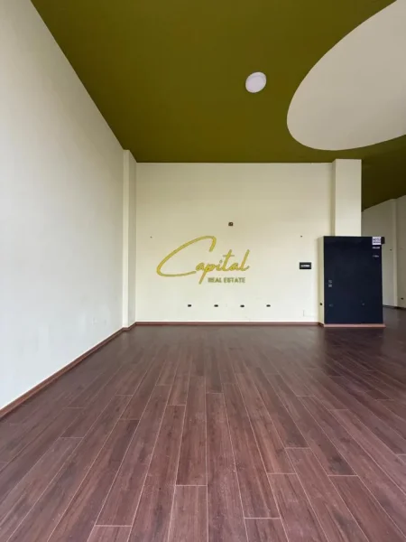 Tirane, shitet dyqan Kati 0, 75 m² 225.000 € (QYTET STUDENTI)