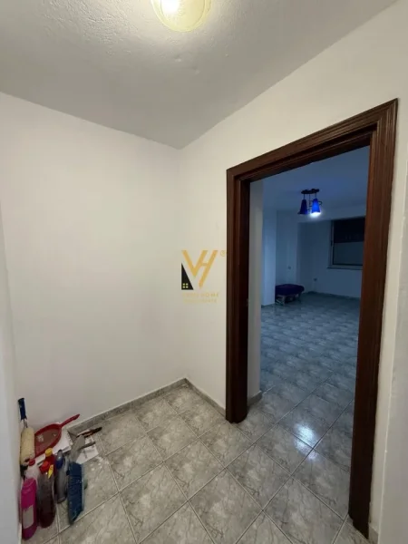 Tirane, jepet me qera zyre Kati 2, 35 m² 420 € (VASIL SHANTO)