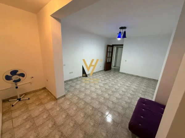 Tirane, jepet me qera zyre Kati 2, 35 m² 420 € (VASIL SHANTO)