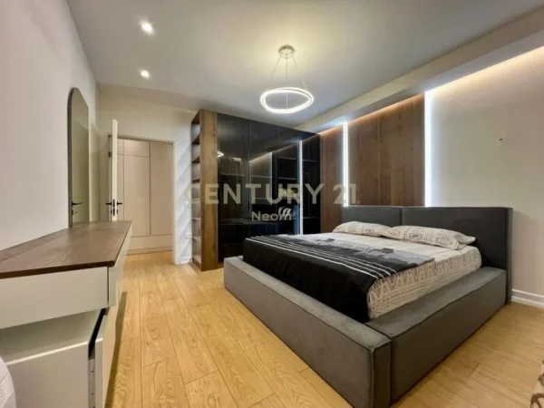 Tirane, jepet me qera apartament 1+1+Ballkon Kati 3, 70 m² 620 € (selite perballe euro 3D)