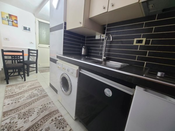 Tirane, jepet me qera garsonier 1+1 Kati 1, 36 m² 310 € (Rruga 5 maji)