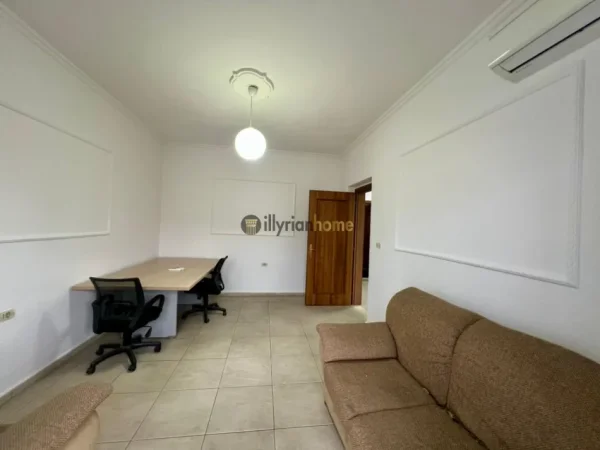 Tirane, jepet me qera apartament 2+1+Ballkon Kati 4, 65 m² 500 € (Bulevardi Zogu i Parë)