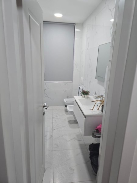 ZYRE ME QERA 75 M2 VASIL SHANTO 70.000 LEKE