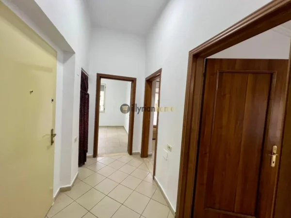 Tirane, jepet me qera apartament 2+1+Ballkon Kati 4, 65 m² 500 € (Bulevardi Zogu i Parë)