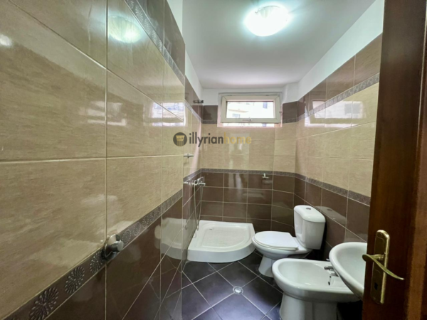 Tirane, jepet me qera apartament 2+1+Ballkon Kati 4, 65 m² 500 € (Bulevardi Zogu i Parë)