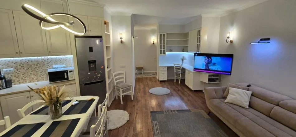 Tirane, jepet me qera  apartament 3+1+2 Ballkone + 2 parkime  Kati 2, 118 m² 950€ (Rruga Rrapo Hekali, prane Njesise Bashkiake nr 13)