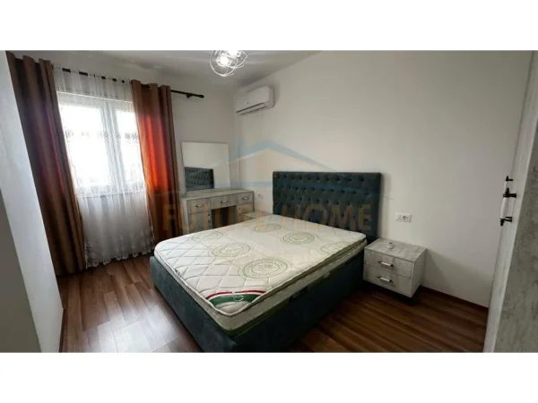 Tirane, jepet me qera apartament 1+1+Ballkon Kati 7, 75 m² 450 € (Astir)