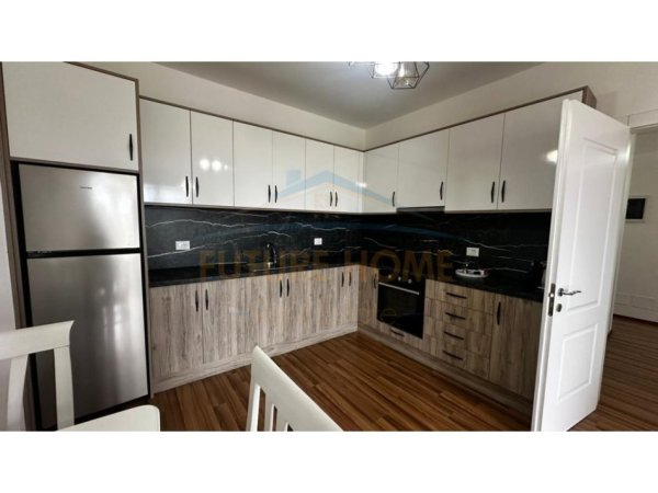 Tirane, jepet me qera apartament 1+1+Ballkon Kati 7, 75 m² 450 € (Astir)
