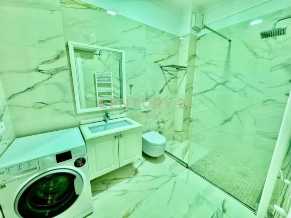 Tirane, jepet me qera apartament 2+1+Ballkon Kati 3, 115 m² 900 € (liqeni i thate hamdi garunja)