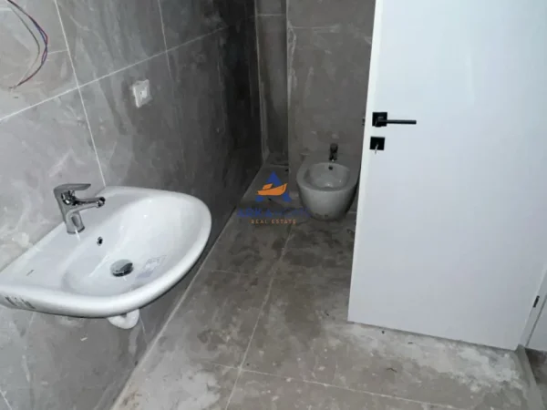 Tirane, jepet me qera apartament 2+1+Ballkon Kati 5, 100 m² 415 € 