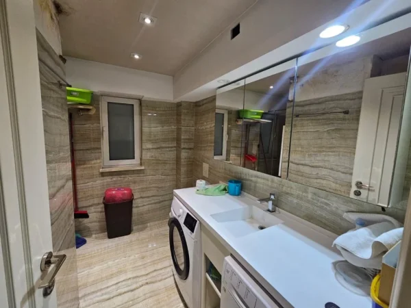 Tirane, shitet apartament 2+1 Kati 3, 240.000 € (QENDËR TIRANË)