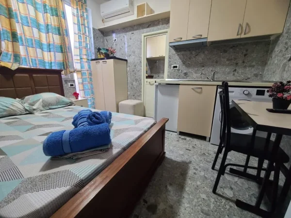Tirane, jepet me qera apartament 1+1 , 32 m² 320 € (bulevardi i ri)