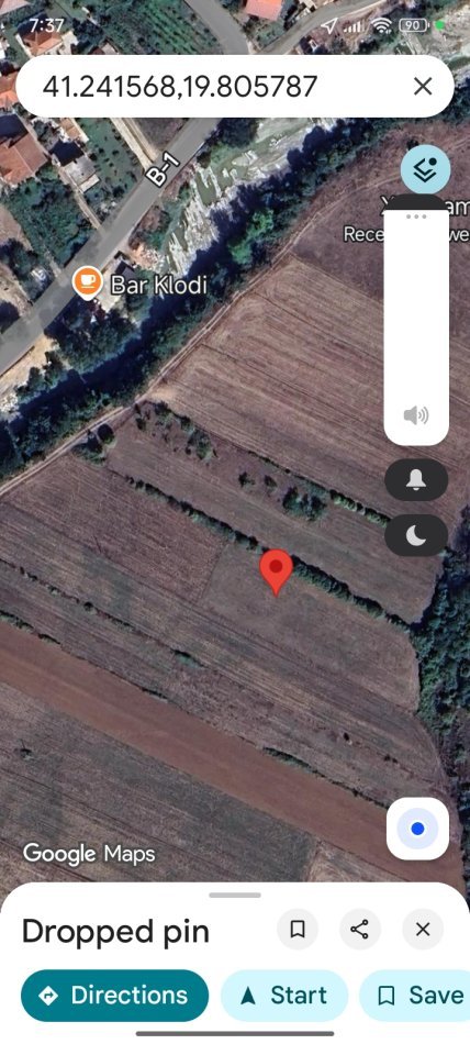 Tirane, shitet toke , 8.000 m² 