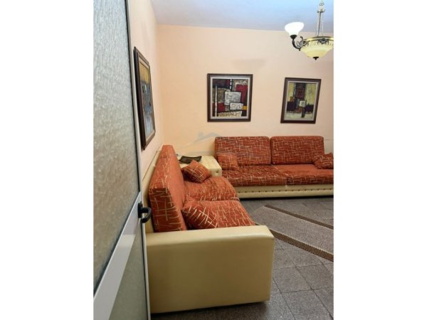 Tirane, jap me qera apartament 1+1+Ballkon Kati 2, 56 m² 400 € (PORCELAN)