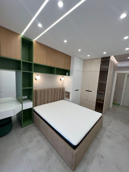 Tirane, jepet me qera apartament 1+1 Kati 3, 85 m² 800 € (LAPRAKE)