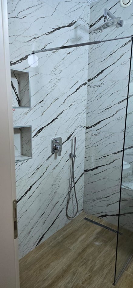 Tirane, jepet me qera apartament 3+1+Ballkon Kati 2, 118 m² 118 € (KODRA E DIELLIT)