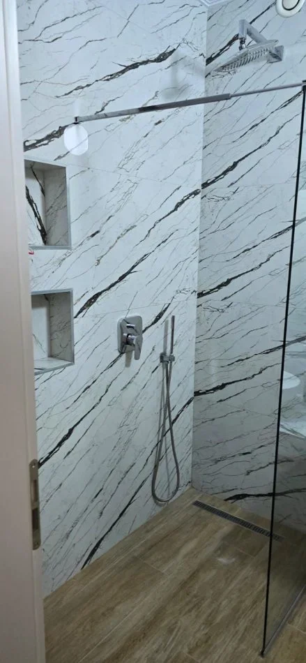 Tirane, jepet me qera apartament 3+1+Ballkon Kati 2, 118 m² 118 € (KODRA E DIELLIT)