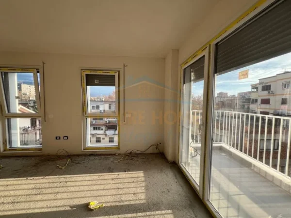 Tirane, shitet apartament 2+1+Ballkon Kati 3, 121 m² 251.888 € (XHAMLLIKU)