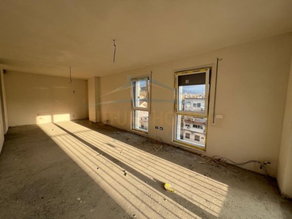 Tirane, shitet apartament 2+1+Ballkon Kati 3, 121 m² 251.888 € (XHAMLLIKU)