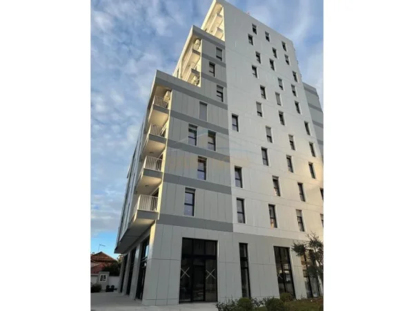 Tirane, shitet apartament 2+1+Ballkon Kati 3, 121 m² 251.888 € (XHAMLLIKU)