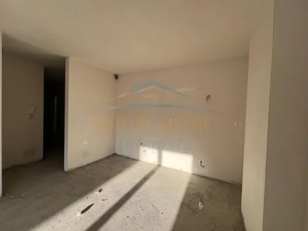 Tirane, shitet apartament 2+1 Kati 3, 121 m² 251.800 € (XHAMLLIK,OXHAK)