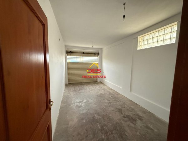 Vlore, jepet me qera Vile Kati 3, 300 m² 1.000 € (Rruga Demokracia)