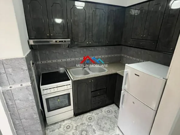 Tirane, jepet me qera apartament 1+1+Ballkon Kati 3, 50 m² 466 € (RRUGA KONGRESI I MANASTRIT,QSUT)