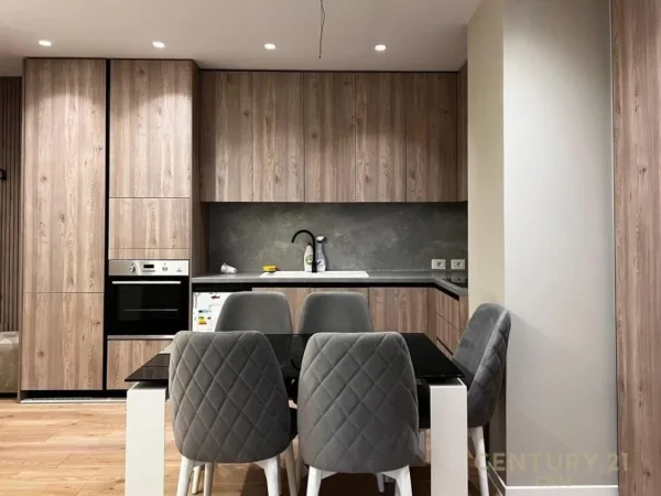 Tirane, jepet me qera apartament 1+1 Kati 5, 75 m² 800 € 