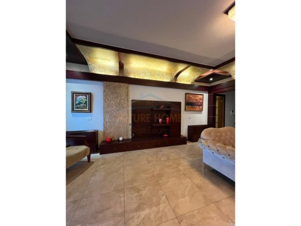 Tirane, jepet me qera apartament 3+1+Ballkon Kati 9, 196 m² 2.200 € (Rruga e Elbasanit)