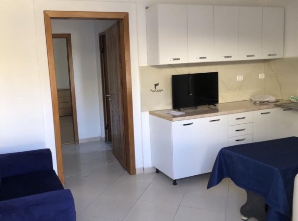 Tirane, jepet me qera apartament 1+1 Kati 2, 80 m² 450 € (VASIL)