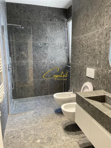 Tirane, jepet me qera apartament 1+1 Kati 3, 77 m² 1.300 € (LIQENI I THATE)