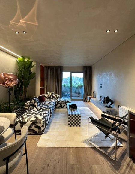 Tirane, jepet me qera apartament 1+1 , 150 m² 2.000 € 