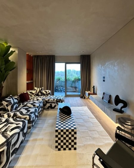 Tirane, jepet me qera apartament 1+1 , 150 m² 2.000 € 