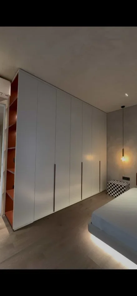 Tirane, jepet me qera apartament 1+1 , 150 m² 2.000 € 