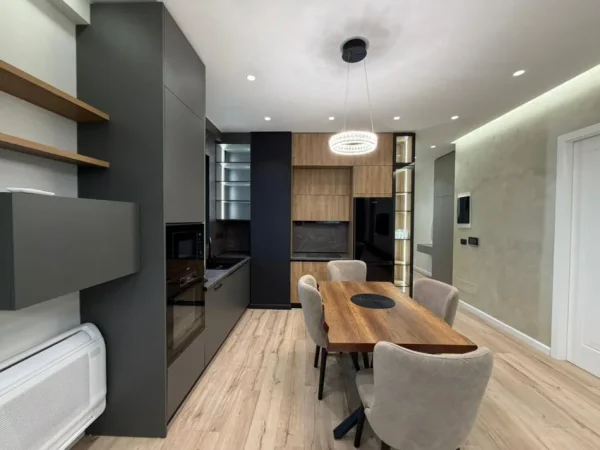 Tirane, jepet me qera apartament 2+1 Kati 2, 140 m² 2.100 € (Air Albania)