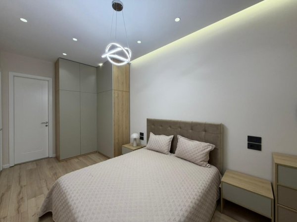 Tirane, jepet me qera apartament 2+1 Kati 2, 140 m² 2.100 € (Air Albania)