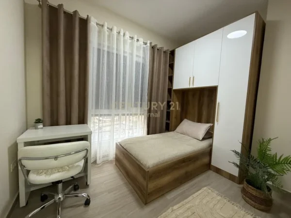 Tirane, jepet me qera apartament 2+1+Ballkon Kati 6, 62 m² 600 € (oxhaku)