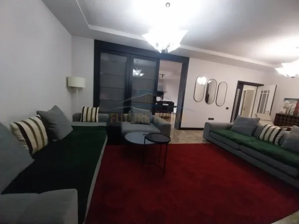Tirane, jepet me qera apartament 3+1+Ballkon Kati 2, 200 m² 1.200 € (Rruga 5 Maji)