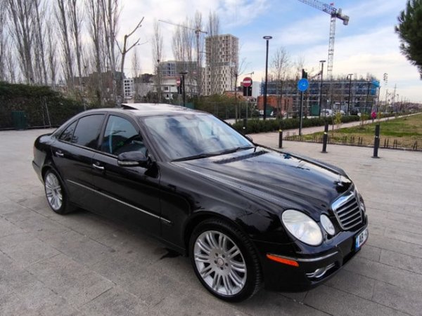 Tirane, shes makine E 300 4 Matic 2009 Benzin+Gaz, e zeze automatik Klima 8.900 €
