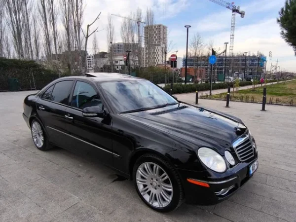 Tirane, shes makine E 300 4 Matic 2009 Benzin+Gaz, e zeze automatik Klima 8.900 €