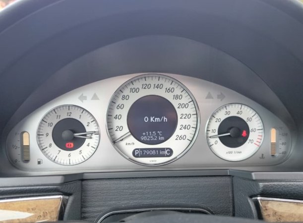 Tirane, shes makine E 300 4 Matic 2009 Benzin+Gaz, e zeze automatik Klima 8.900 €