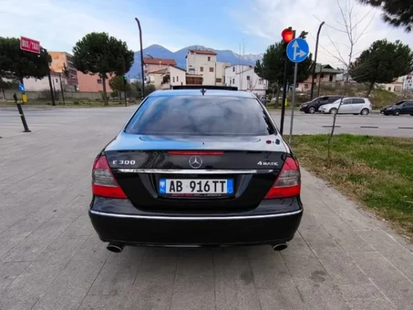 Tirane, shes makine E 300 4 Matic 2009 Benzin+Gaz, e zeze automatik Klima 8.900 €