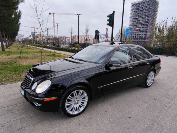 Tirane, shes makine E 300 4 Matic 2009 Benzin+Gaz, e zeze automatik Klima 8.900 €
